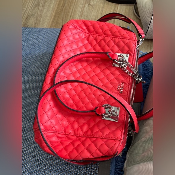 Red Guess Purse - Picture 5 of 5